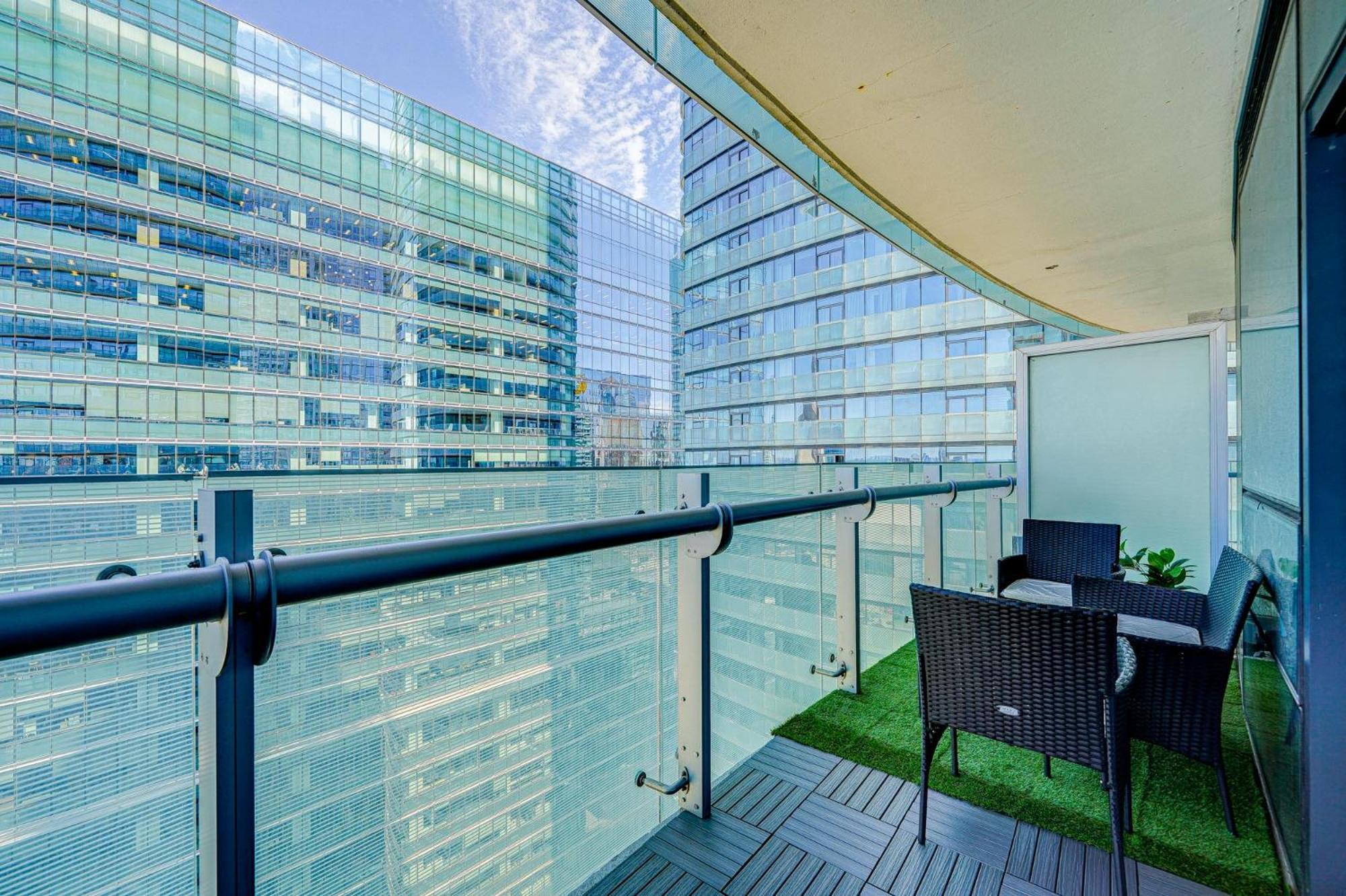 טורונטו Skytree - Modern Rusty Condo Close To Union Station In Heart Of Downtown מראה חיצוני תמונה