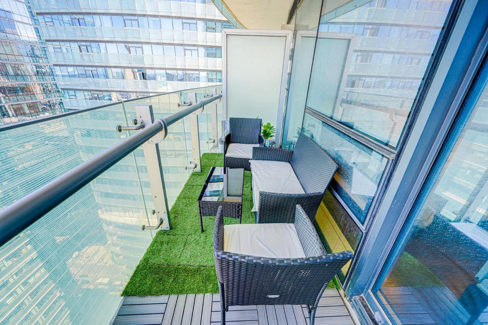 טורונטו Skytree - Modern Rusty Condo Close To Union Station In Heart Of Downtown מראה חיצוני תמונה