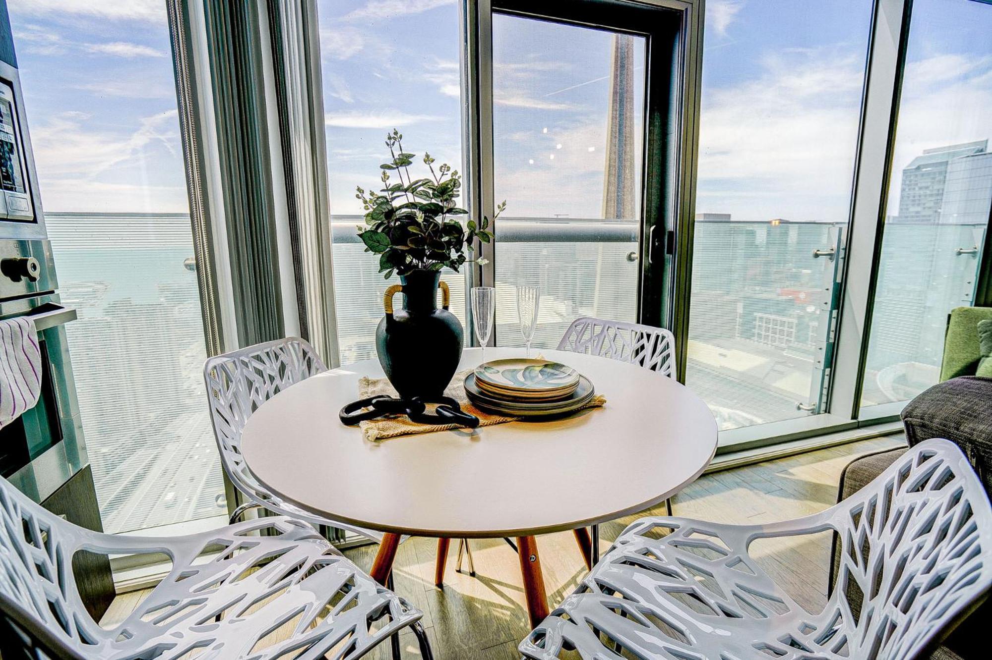 טורונטו Skytree - Modern Rusty Condo Close To Union Station In Heart Of Downtown מראה חיצוני תמונה